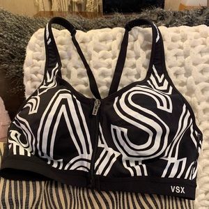VS Sport knockout front close sport bra